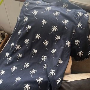 Mens palm tree t shirt.